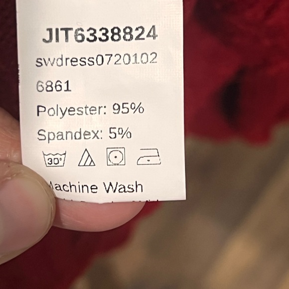 Red dress ❤️ - Picture 5 of 9